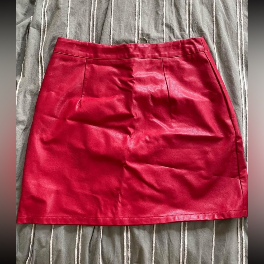 Red Leather Mini Fitted Skirt with Back Zip - Picture 1 of 2